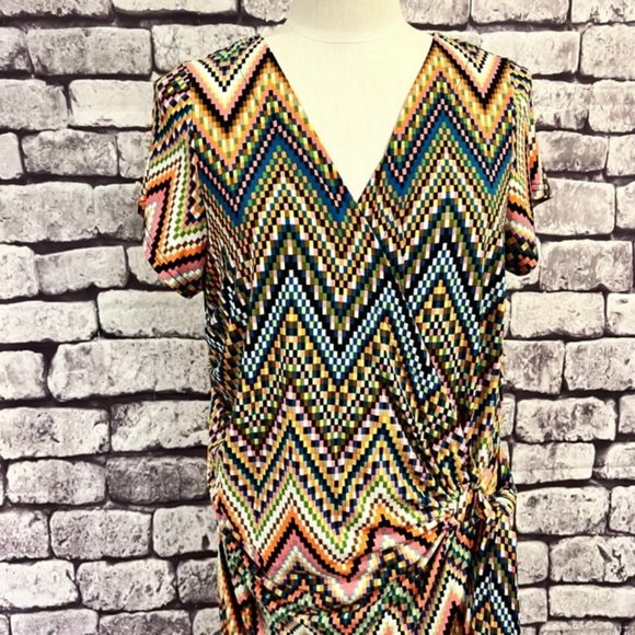 Avenue Short Sleeve Multicolored V-Neck Wrap Dress Size 14/16 - Picture 2 of 9